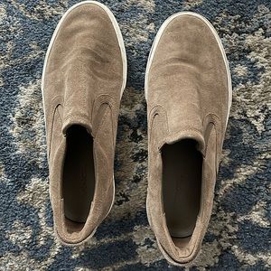SUEDE SLIP-ON SNEAKER, UNISEX Style: Men’s size 7.5/ women’s size 9.5.